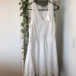 White lace v neck dress